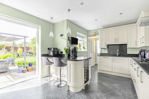 5 bedroom detached house for sale, Kilmiston Avenue, Shepperton TW17