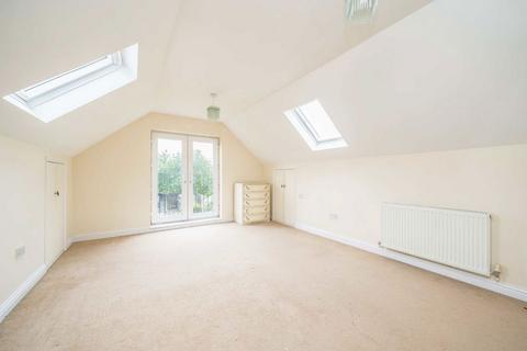 4 bedroom bungalow for sale, Kings Avenue, Sunbury-On-Thames TW16