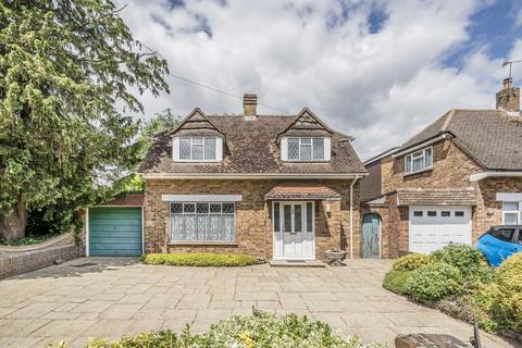 3 bedroom detached house for sale, Vereker Drive, Sunbury-On-Thames TW16