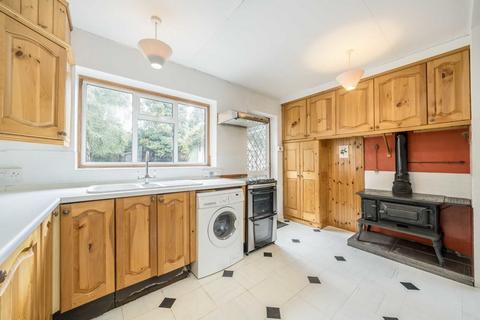 3 bedroom detached house for sale, Vereker Drive, Sunbury-On-Thames TW16