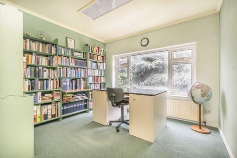 3 bedroom detached house for sale, Vereker Drive, Sunbury-On-Thames TW16