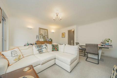 2 bedroom maisonette for sale, Benwell Court, Sunbury-On-Thames TW16