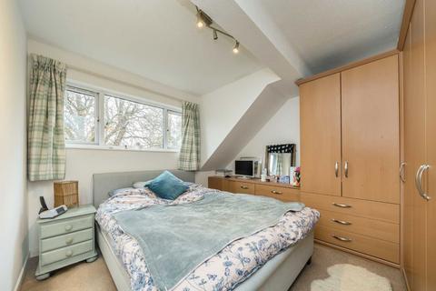 2 bedroom maisonette for sale, Benwell Court, Sunbury-On-Thames TW16