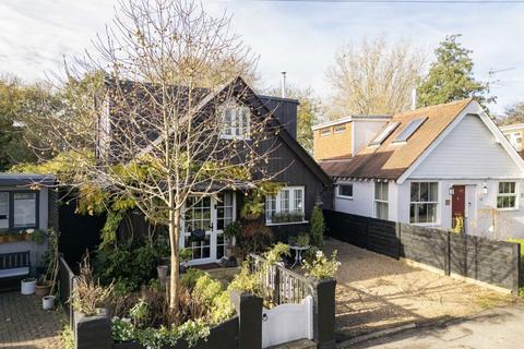 3 bedroom detached house for sale, The Crescent, Shepperton TW17