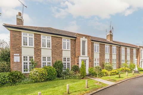 2 bedroom flat for sale, Portsmouth Road, Thames Ditton KT7