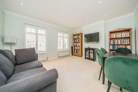 2 bedroom flat for sale, Portsmouth Road, Thames Ditton KT7