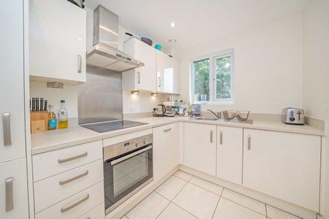 2 bedroom flat for sale, Hythe Road, Surbiton KT6