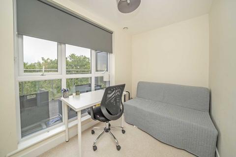 2 bedroom flat for sale, Hythe Road, Surbiton KT6