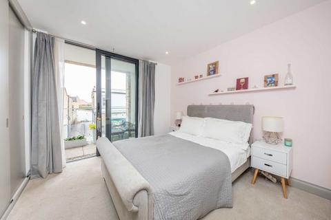 1 bedroom flat for sale, Brighton Road, Surbiton KT6