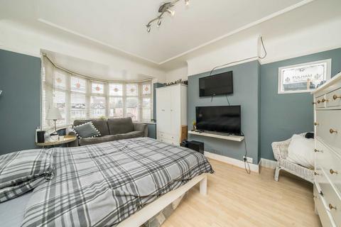 125 Raeburn Avenue, Surbiton, KT5 9DB