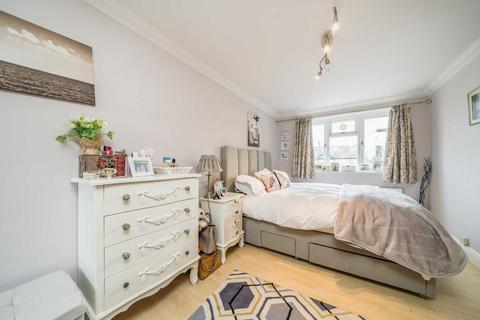 125 Raeburn Avenue, Surbiton, KT5 9DB
