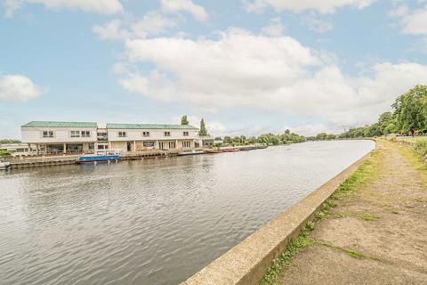 2 bedroom flat for sale, Portsmouth Road, Surbiton KT6