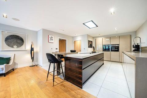 2 bedroom flat for sale, Brighton Road, Surbiton KT6