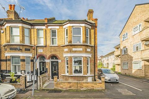 3 bedroom end of terrace house for sale, Warwick Grove, Surbiton KT5