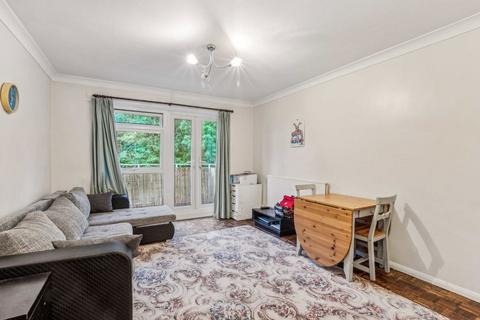 2 bedroom flat for sale, Avenue Elmers, Surbiton KT6