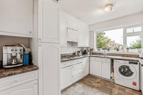 2 bedroom flat for sale, Avenue Elmers, Surbiton KT6