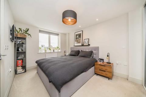 2 bedroom flat for sale, Ellerton Road, Surbiton KT6