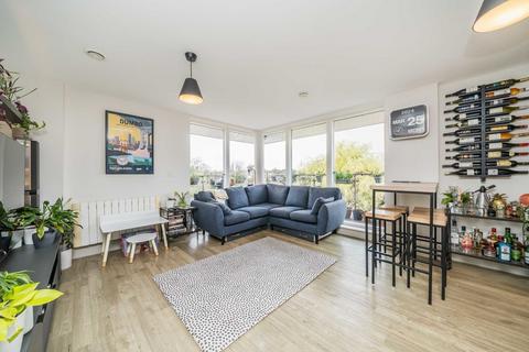 2 bedroom flat for sale, Ellerton Road, Surbiton KT6