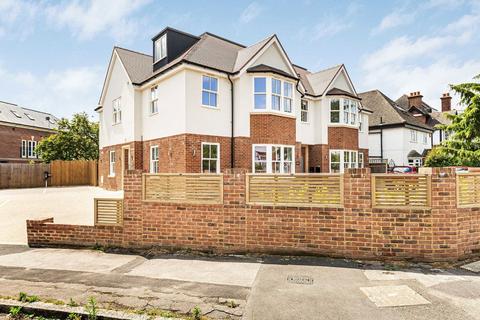 3 bedroom flat for sale, Portsmouth Avenue, Thames Ditton KT7