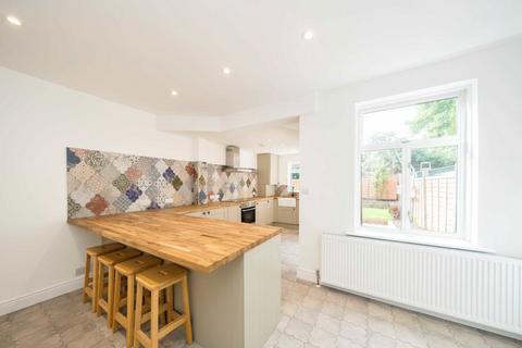 2 bedroom terraced house for sale, King Charles Crescent, Surbiton KT5