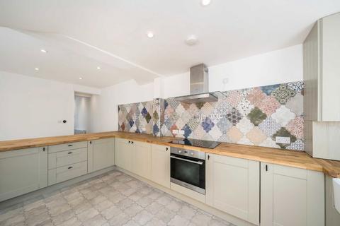 2 bedroom terraced house for sale, King Charles Crescent, Surbiton KT5