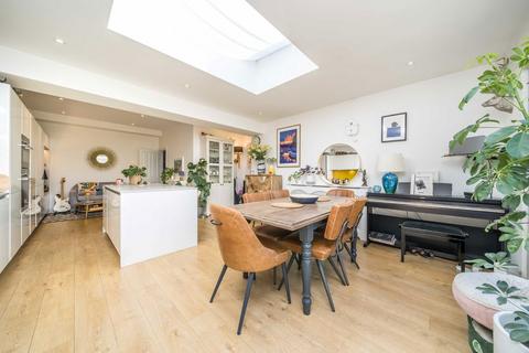 4 bedroom semi-detached house for sale, Tolworth Park Road, Surbiton KT6