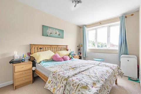 3 bedroom house for sale, Wolsey Way, Chessington KT9