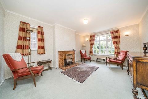 4 bedroom detached house for sale, Saffron Way, Surbiton KT6