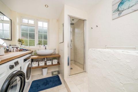 2 bedroom flat for sale, St. Mark's Hill, Surbiton KT6