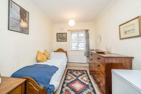 2 bedroom flat for sale, Uxbridge Road, Kingston Upon Thames KT1