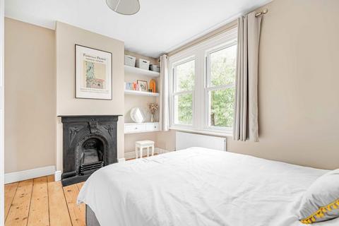 8 Grove Footpath, Surbiton, KT5 8AT