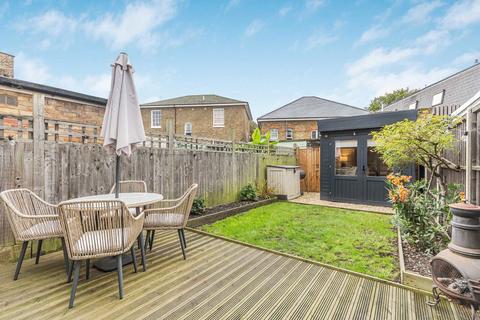 8 Grove Footpath, Surbiton, KT5 8AT