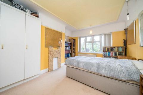 165 Raeburn Avenue, Surbiton, KT5 9DE