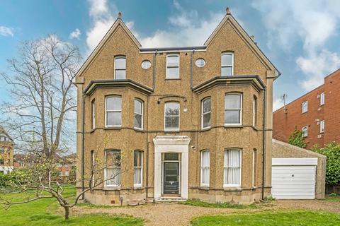 1 bedroom flat for sale, Parklands, Surbiton KT5