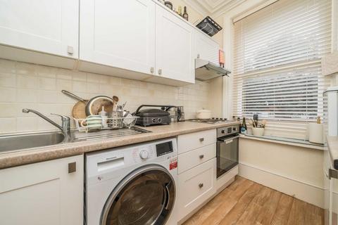 1 bedroom flat for sale, Parklands, Surbiton KT5