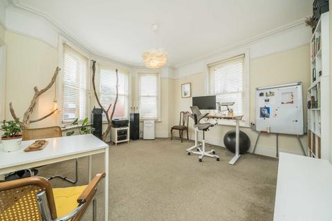 1 bedroom flat for sale, Parklands, Surbiton KT5