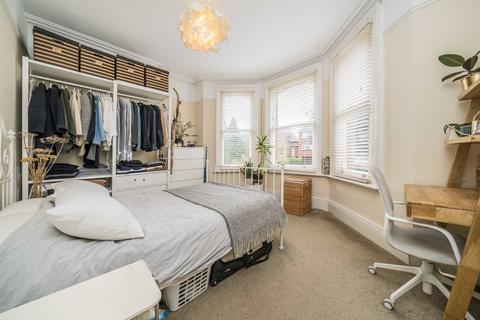 1 bedroom flat for sale, Parklands, Surbiton KT5