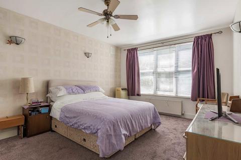 1 bedroom flat for sale, The Avenue, Surbiton KT5