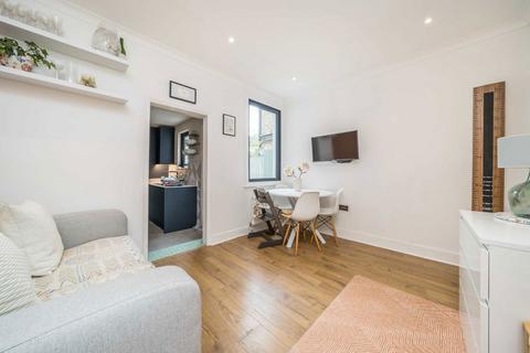 63 Beaconsfield Road, Surbiton, KT5 9AW