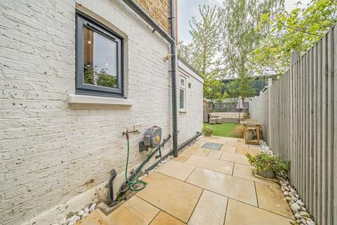 63 Beaconsfield Road, Surbiton, KT5 9AW
