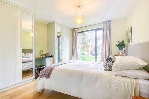 8a Highfield Close, Long Ditton, Surbiton, KT6 5JG