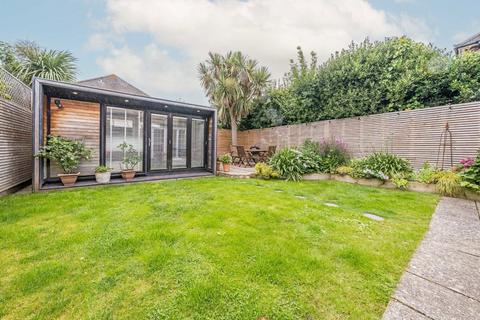 8a Highfield Close, Long Ditton, Surbiton, KT6 5JG