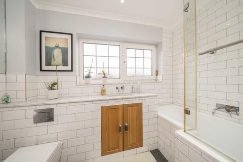 8a Highfield Close, Long Ditton, Surbiton, KT6 5JG