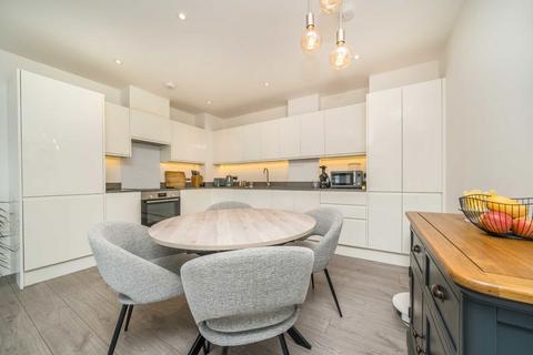 2 bedroom flat for sale, Etwell Place, Surbiton KT5