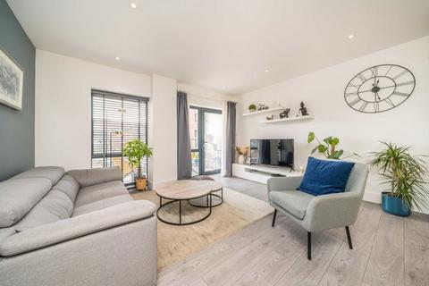 2 bedroom flat for sale, Etwell Place, Surbiton KT5