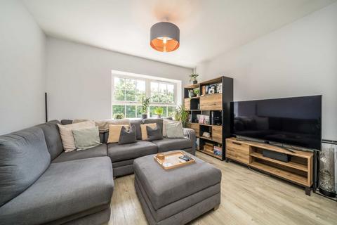 1 bedroom flat for sale, Portsmouth Road, Thames Ditton KT7