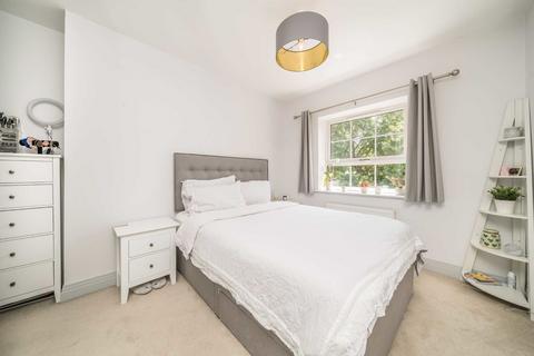 1 bedroom flat for sale, Portsmouth Road, Thames Ditton KT7