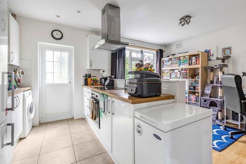 70 Mount Road, Chessington, KT9 1JN