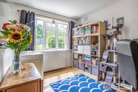 70 Mount Road, Chessington, KT9 1JN