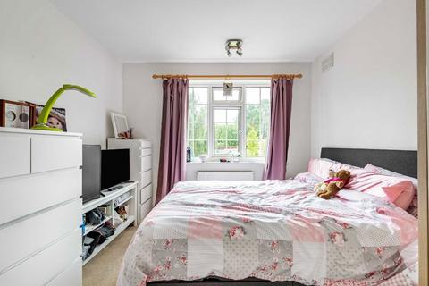 70 Mount Road, Chessington, KT9 1JN